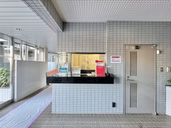 三郷市高州、マンションの画像です