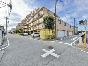 三郷市早稲田、マンションの画像です