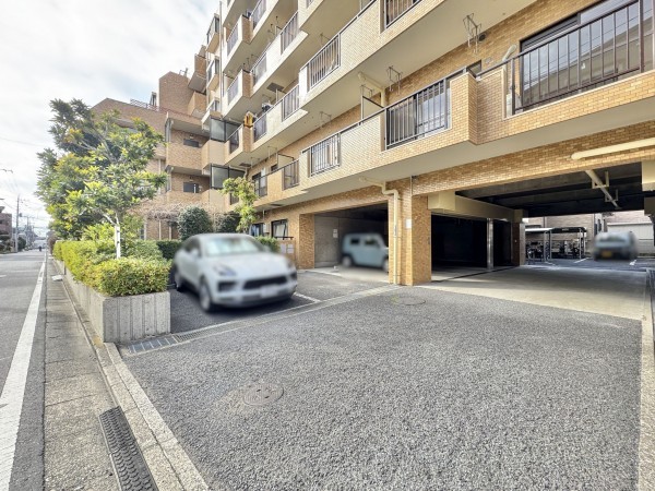 三郷市早稲田、マンションの画像です