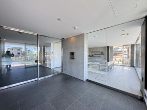 三郷市三郷、マンションの画像です