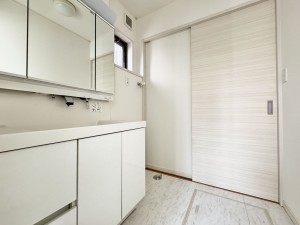 吉川市中曽根、中古一戸建ての画像です