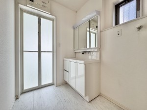 吉川市中曽根、中古一戸建ての画像です