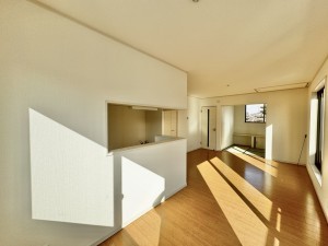 吉川市中曽根、中古一戸建ての画像です