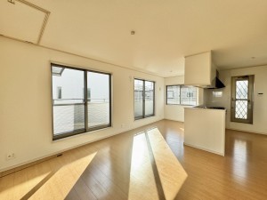 吉川市中曽根、中古一戸建ての画像です