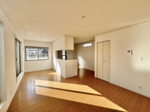 吉川市中曽根、中古一戸建ての画像です