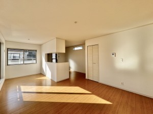 吉川市中曽根、中古一戸建ての画像です