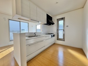 吉川市中曽根、中古一戸建ての画像です