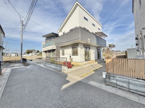 吉川市中曽根、中古一戸建ての画像です