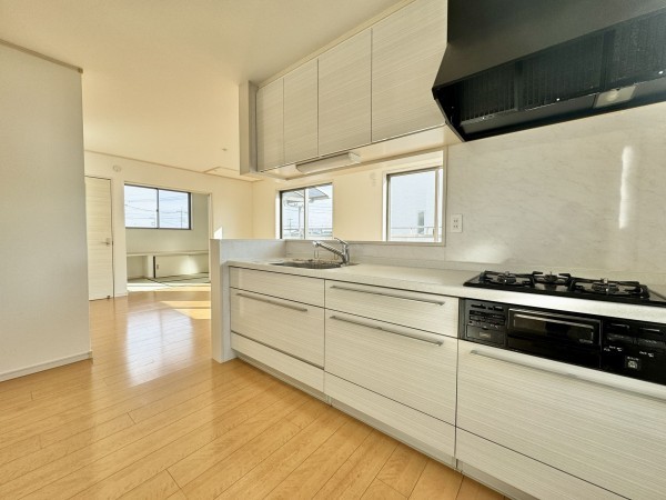 吉川市中曽根、中古一戸建ての画像です