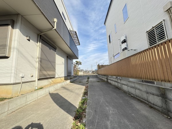 吉川市中曽根、中古一戸建ての画像です