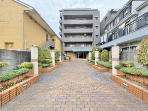 吉川市大字保、マンションの画像です