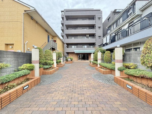 吉川市大字保、マンションの画像です