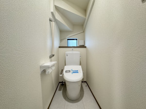 吉川市中曽根、新築一戸建てのトイレ画像です