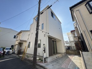 吉川市栄町、中古一戸建ての外観画像です