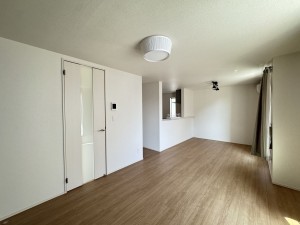 吉川市栄町、中古一戸建ての居間画像です