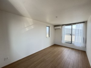 吉川市栄町、中古一戸建ての寝室画像です