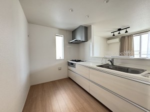 吉川市栄町、中古一戸建てのキッチン画像です