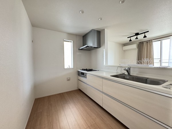 吉川市栄町、中古一戸建てのキッチン画像です