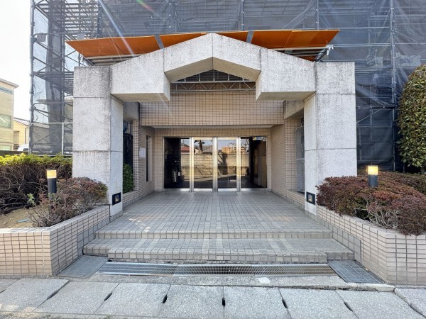 吉川市木売、マンションのエントランス画像です