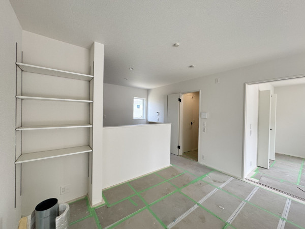 吉川市中曽根、新築一戸建ての居間画像です