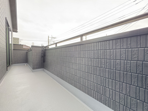 吉川市中曽根、新築一戸建てのバルコニー画像です