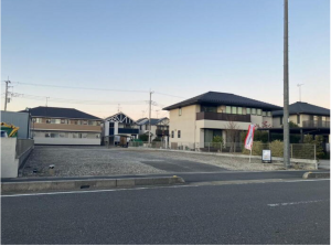 吉川市中央、新築一戸建ての前面道路を含む現地写真画像です