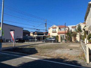 吉川市道庭、土地の前面道路を含む現地写真画像です
