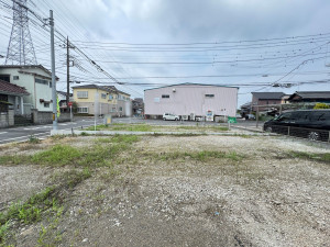 吉川市道庭、土地の前面道路を含む現地写真画像です