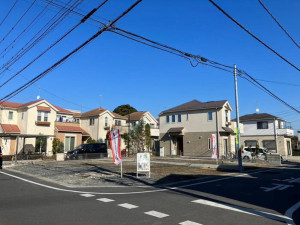 吉川市道庭、土地の前面道路を含む現地写真画像です