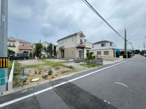 吉川市道庭、土地の前面道路を含む現地写真画像です