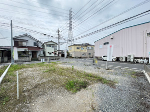 吉川市道庭、土地の前面道路を含む現地写真画像です
