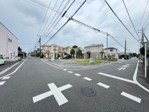 吉川市道庭、土地の前面道路を含む現地写真画像です