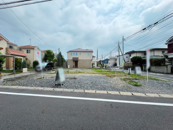 吉川市道庭、土地の前面道路を含む現地写真画像です