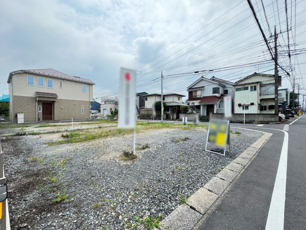 吉川市道庭、土地の前面道路を含む現地写真画像です