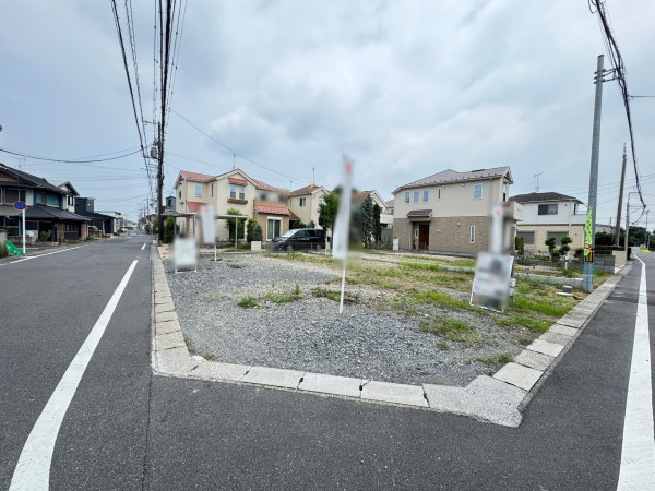 吉川市道庭、土地の前面道路を含む現地写真画像です