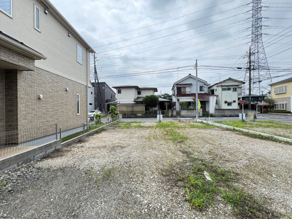 吉川市道庭、土地の前面道路を含む現地写真画像です