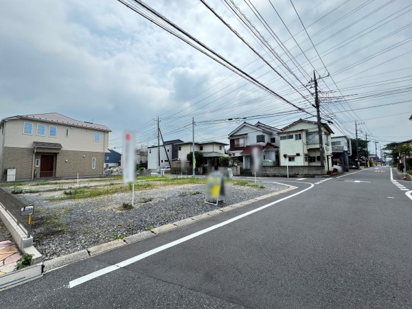 吉川市道庭、土地の前面道路を含む現地写真画像です