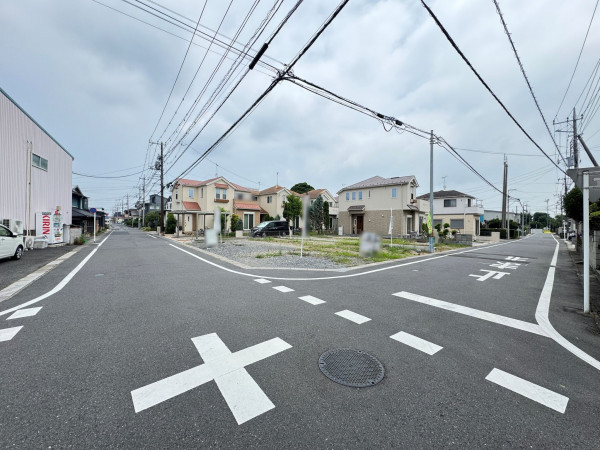吉川市道庭、土地の前面道路を含む現地写真画像です