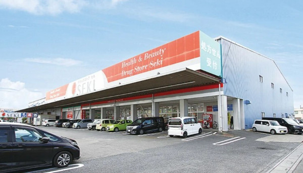 吉川市中央、土地のドラッグストア画像です