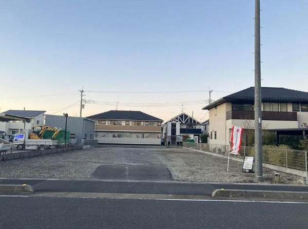 吉川市中央、土地の前面道路を含む現地写真画像です