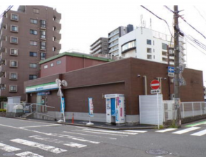 三郷市三郷、中古一戸建てのコンビニ画像です