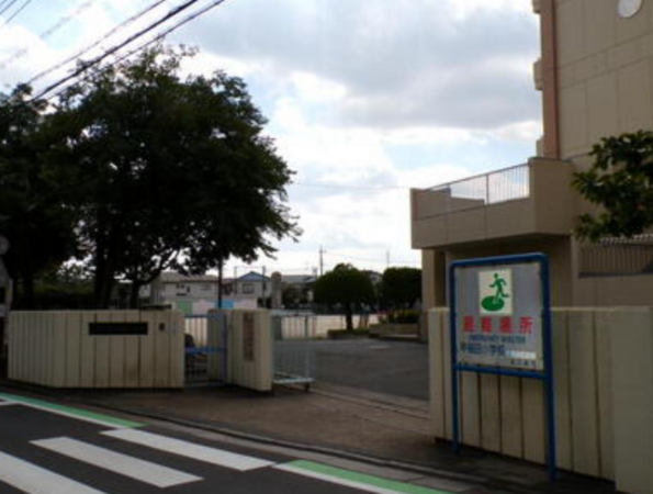 三郷市三郷、中古一戸建ての小学校画像です