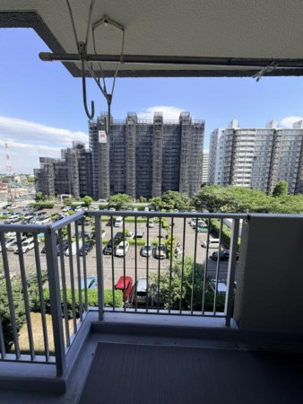 三郷市さつき平、マンションのバルコニー画像です