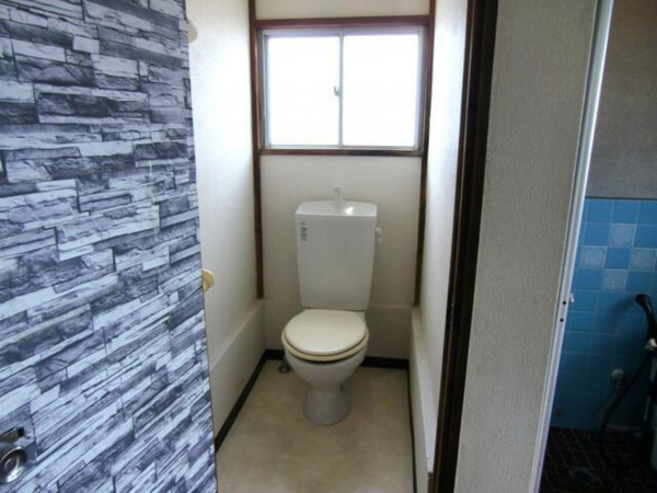 三郷市戸ケ崎、収益物件/アパートのトイレ画像です