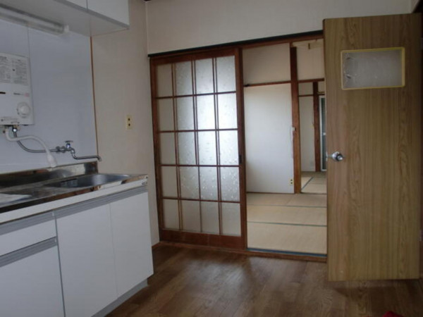 三郷市戸ケ崎、収益物件/アパートのキッチン画像です