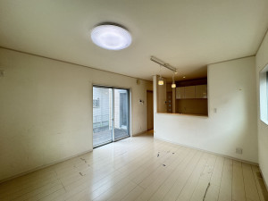 吉川市美南、中古一戸建ての居間画像です
