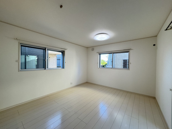 吉川市美南、中古一戸建ての居間画像です