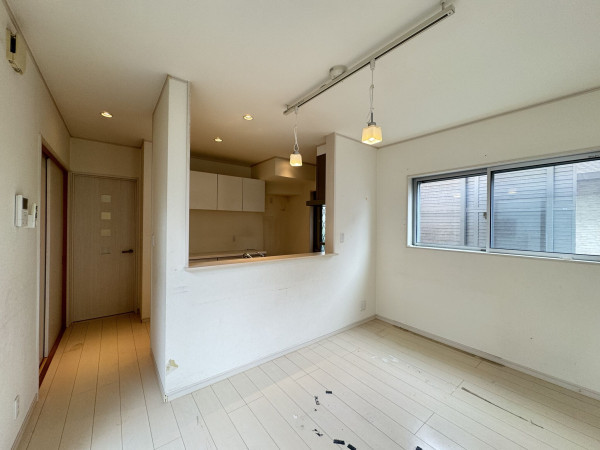吉川市美南、中古一戸建ての居間画像です