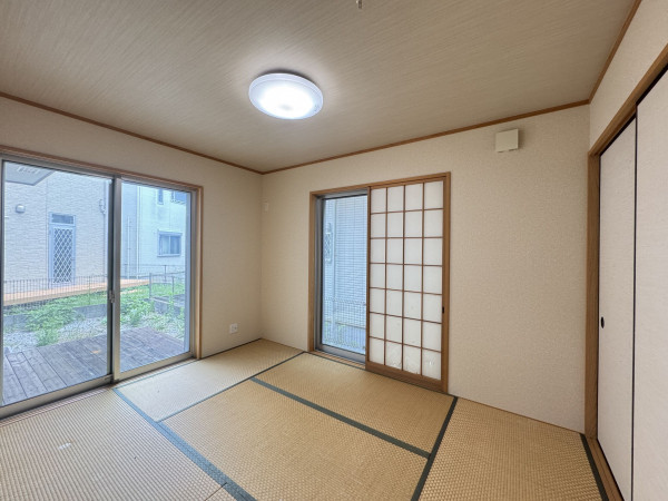 吉川市美南、中古一戸建ての居間画像です