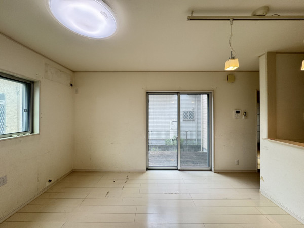 吉川市美南、中古一戸建ての間取り画像です